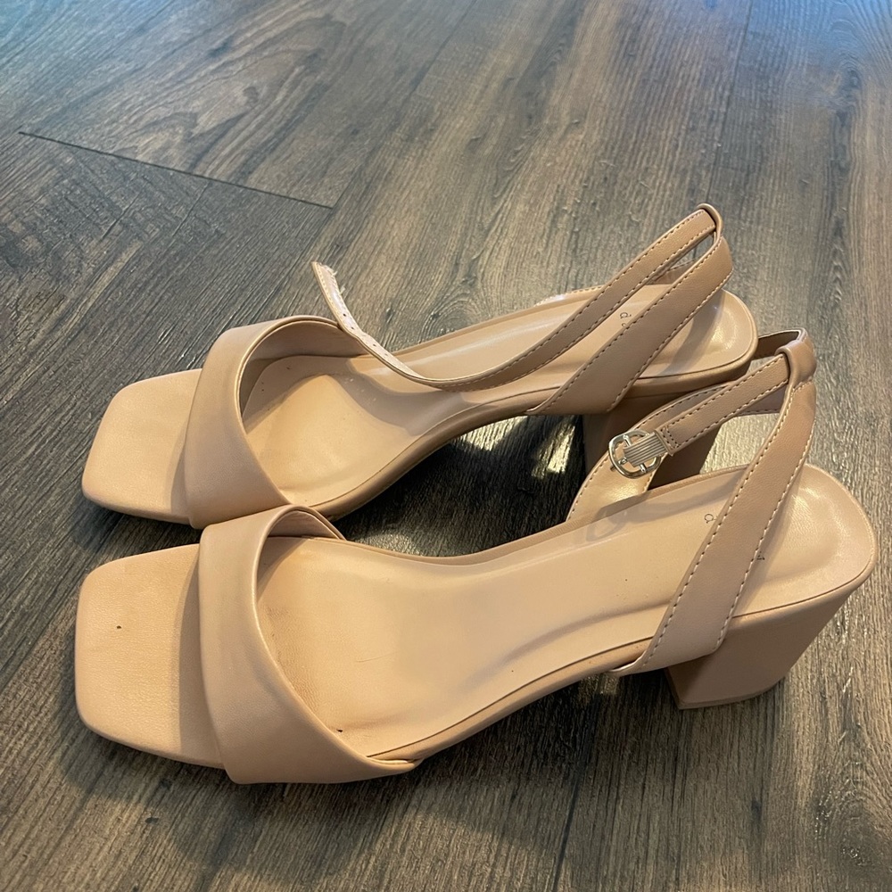 Like new short heel
